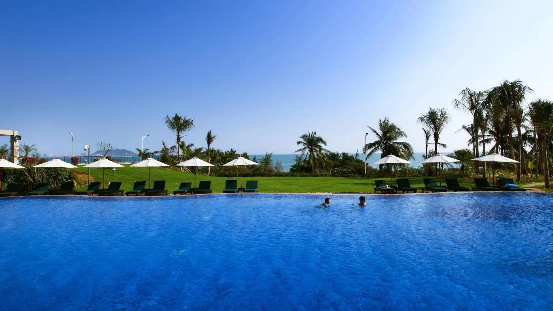 Sanya Seacube Holiday Hotel