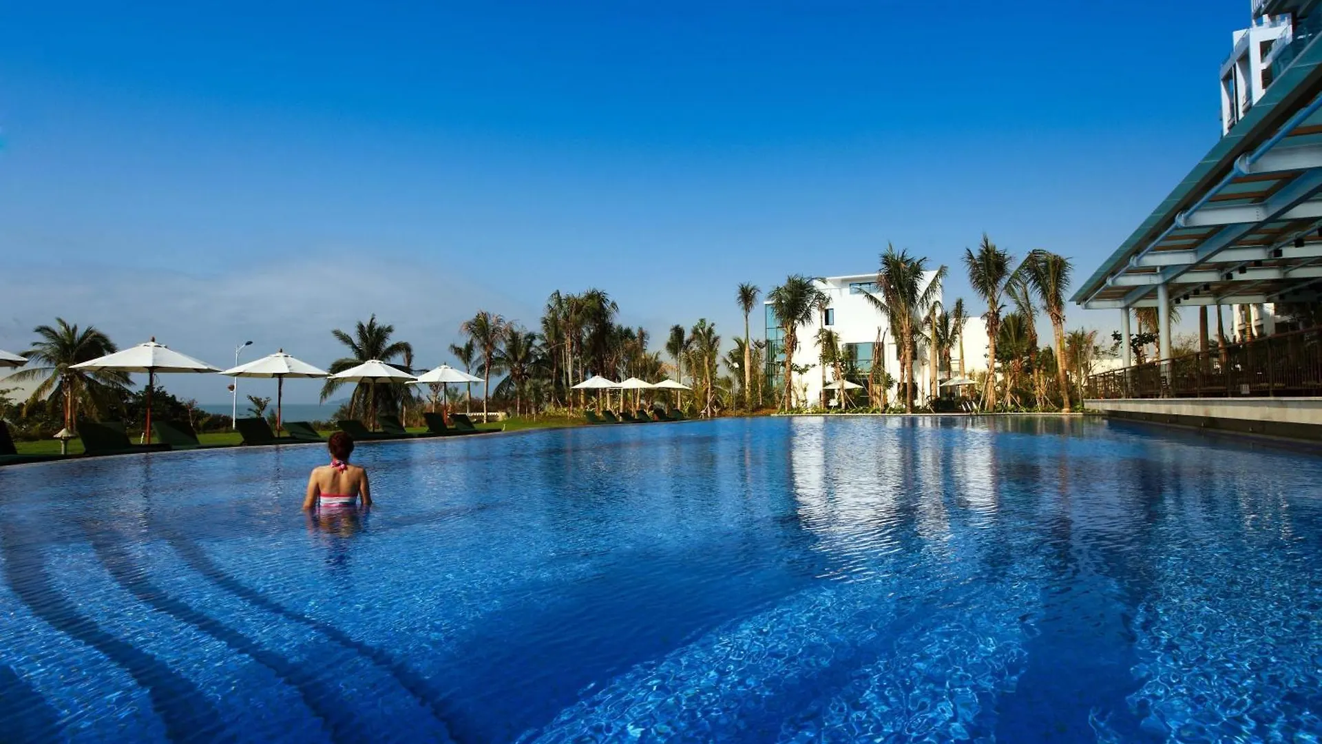 Sanya Seacube Holiday Hotel